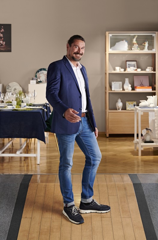 Kustermann_Indoor_welcome_17bVtdi52bAXkzp_800x800